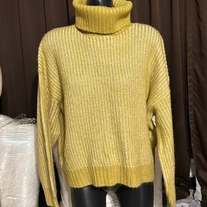 Size Large like new Old Navy sweater